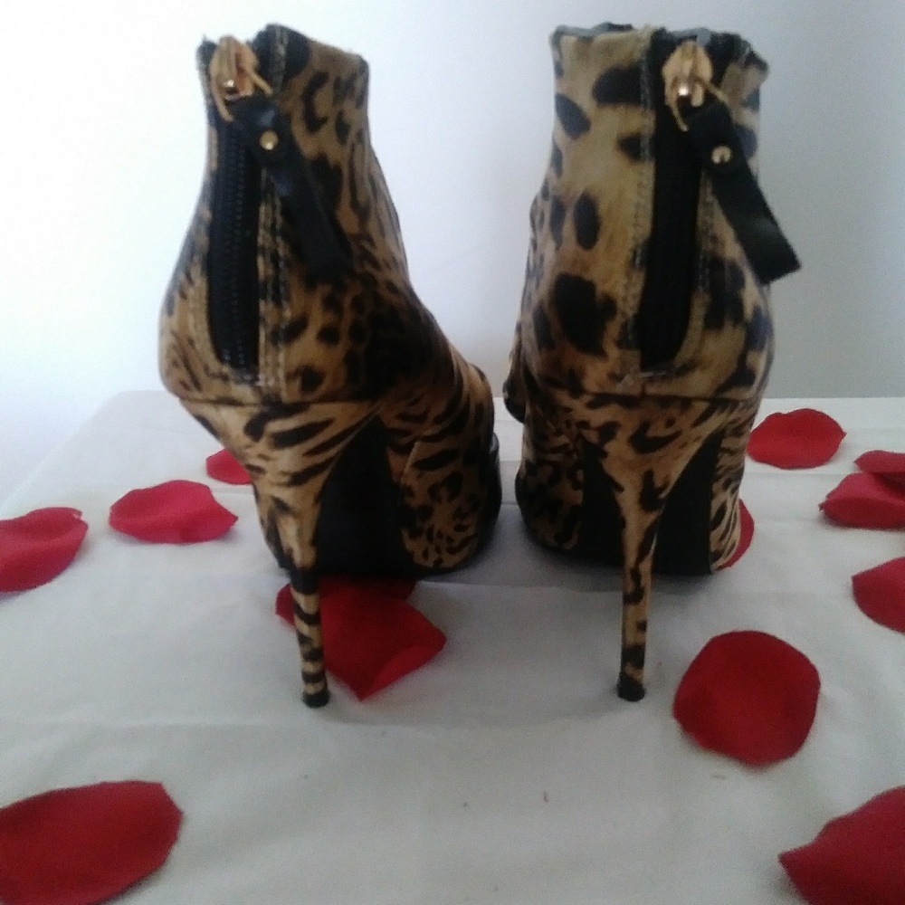 Heels - Picture 3 of 3